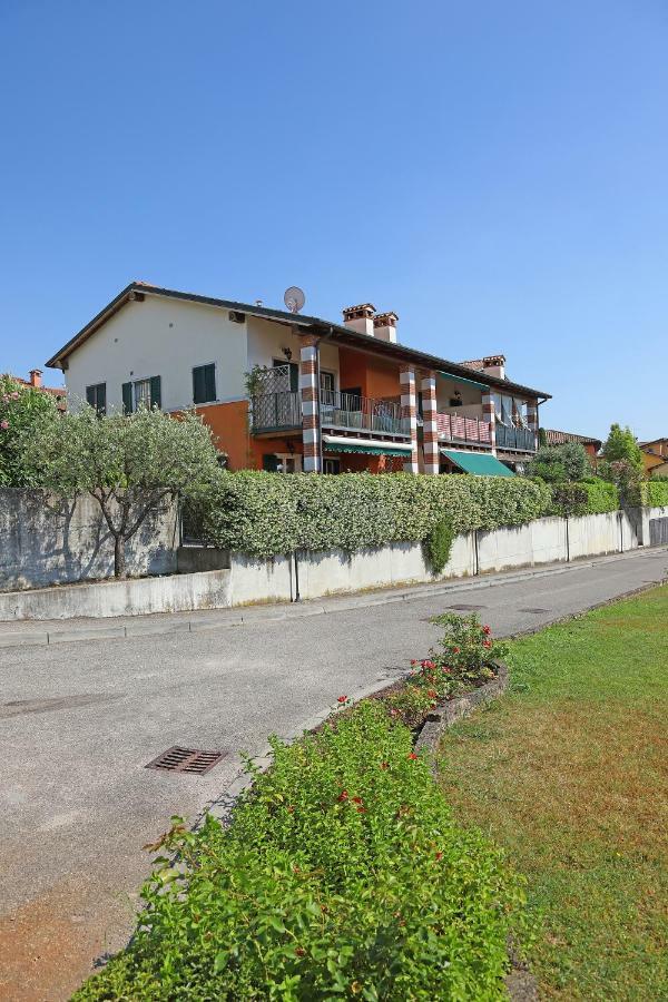Апартаменти Casa Vacanze I Borghi Salionze Екстер'єр фото